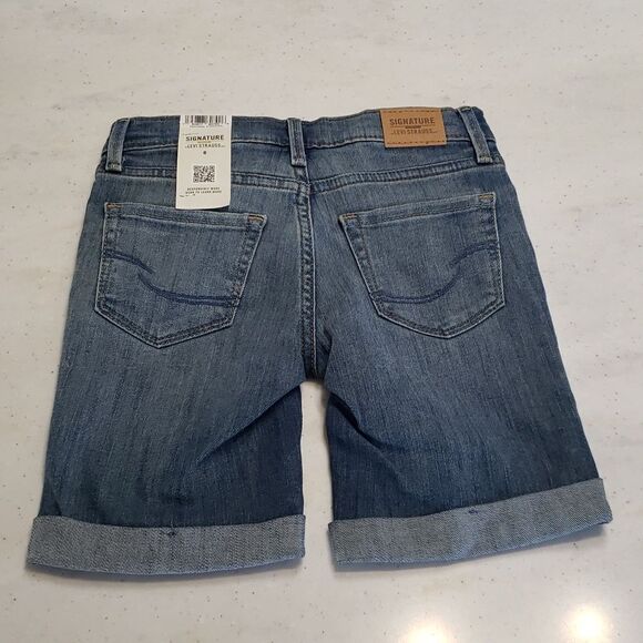 NWT Girls Signature Levi's GOLD Cuffed Bermuda Shorts Sz 6 - Picture 1 of 9